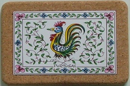 Azulejo com cortiça (sem corda) decorado Galo de Águeda colorido 15x20cm