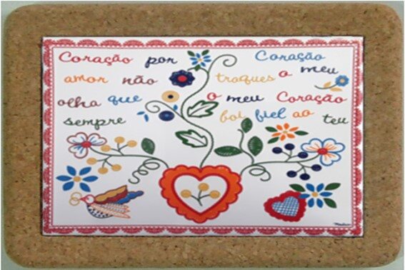 Azulejo com cortiça (sem corda) decorado lenço dos namorados 15x20cm